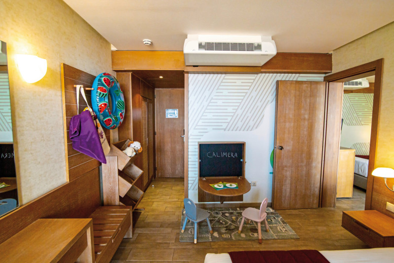 Wohnbeispiel Calimera-Familienzimmer mit Verbindungst&uuml;r Meerblick