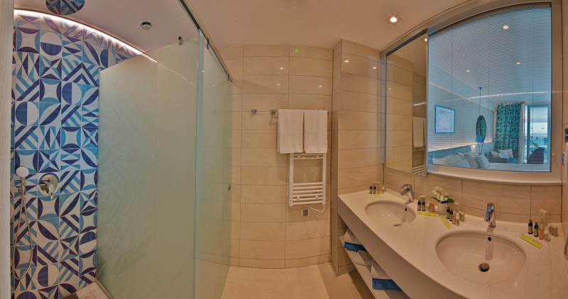 White Lagoon ●●●●