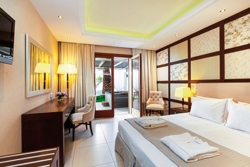 Theartemis Palace ●●●●○