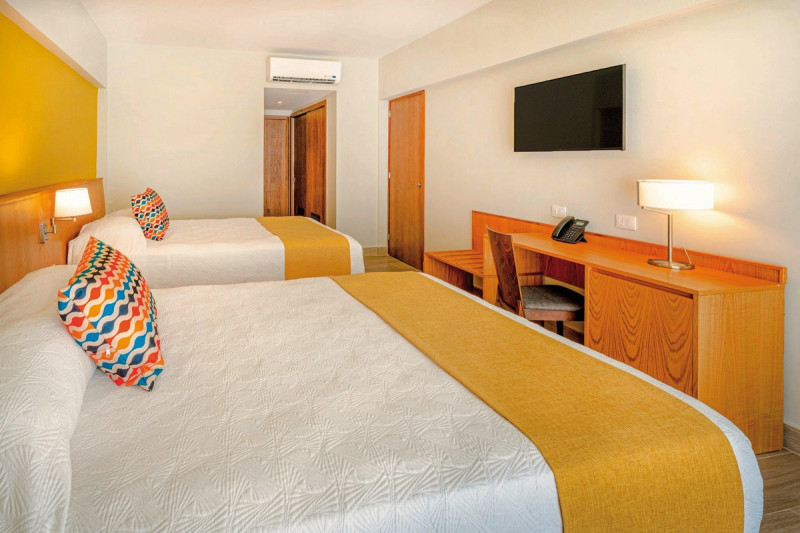 Coral Costa Caribe Beach Resort ●●●○