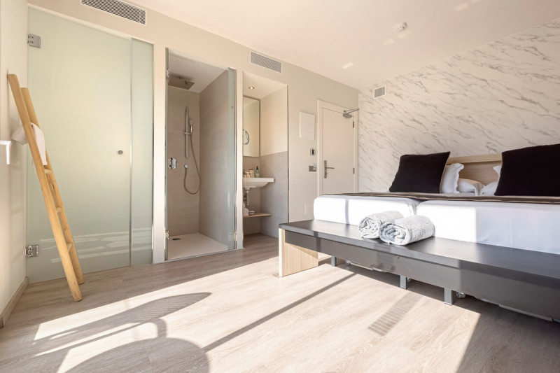 Wohnbeispiel Doppelzimmer Iconic Poolblick