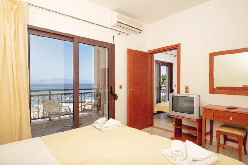 Mediterranean Beach Hotel ●●●