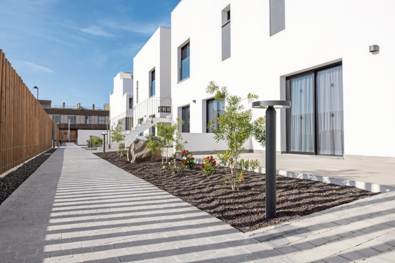 Esmeralda Cotillo Homes by LIVVO