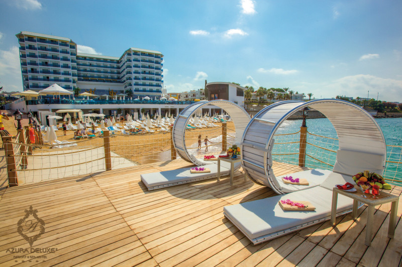 Azura Deluxe Resort & Spa Hotel