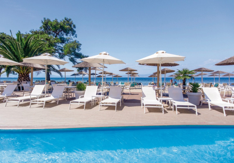 Mediterranean Beach Hotel ●●●