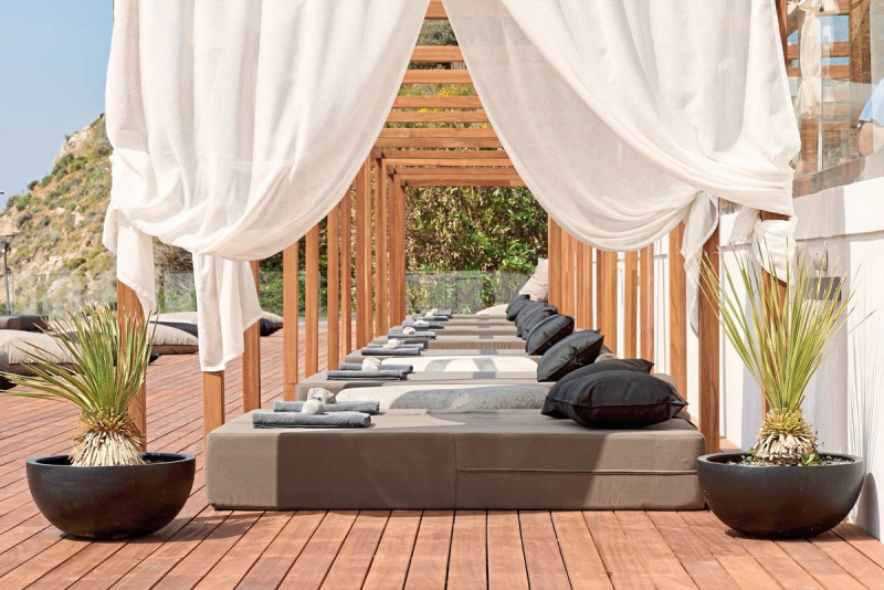 Dimitra Beach Hotel & Suites