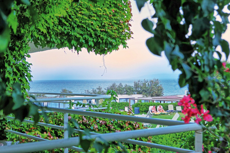 Apollonia Beach Resort & Spa ●●●●●