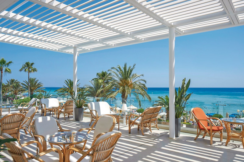 Sunrise Beach Hotel ●●●●○