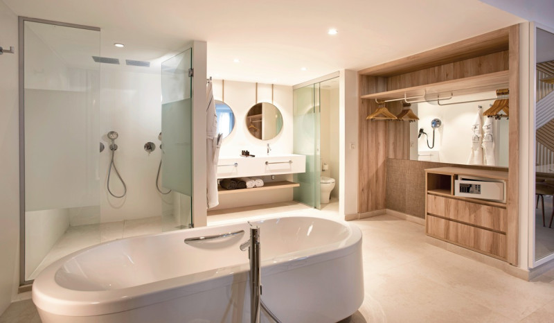 Beispiel Bad Suite Platinum seitl. Meerblick