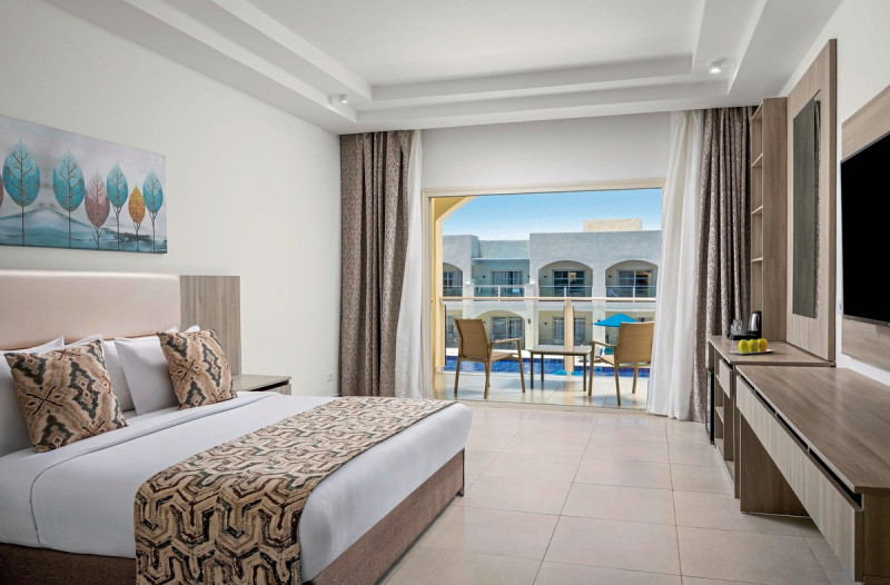 Wohnbeispiel Familienzimmer Poolblick mit Verbindungst&uuml;r