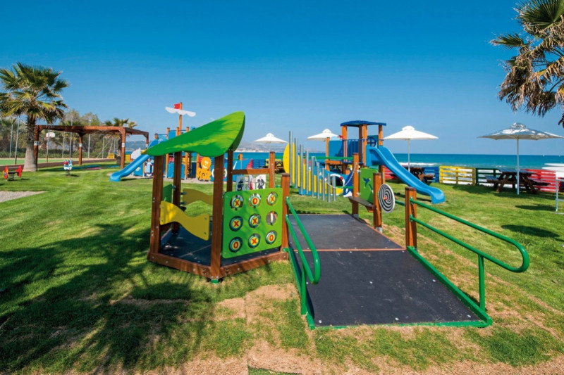 Kiani Beach Resort ●●●●●