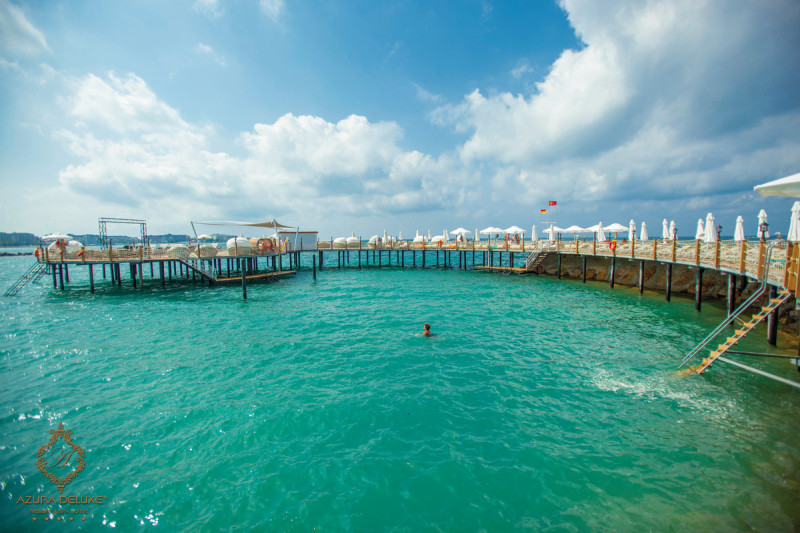 Azura Deluxe Resort & Spa Hotel