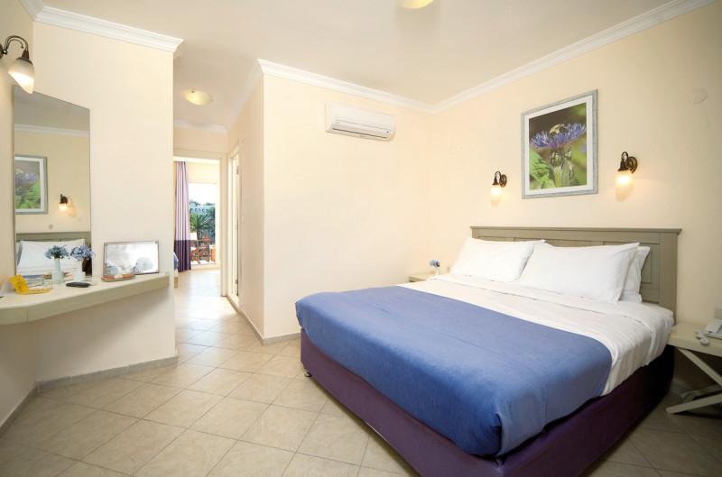 Wohnbeispiel Familienzimmer Poolblick