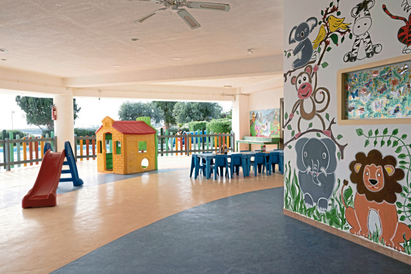 Coral Beach Hotel & Resort