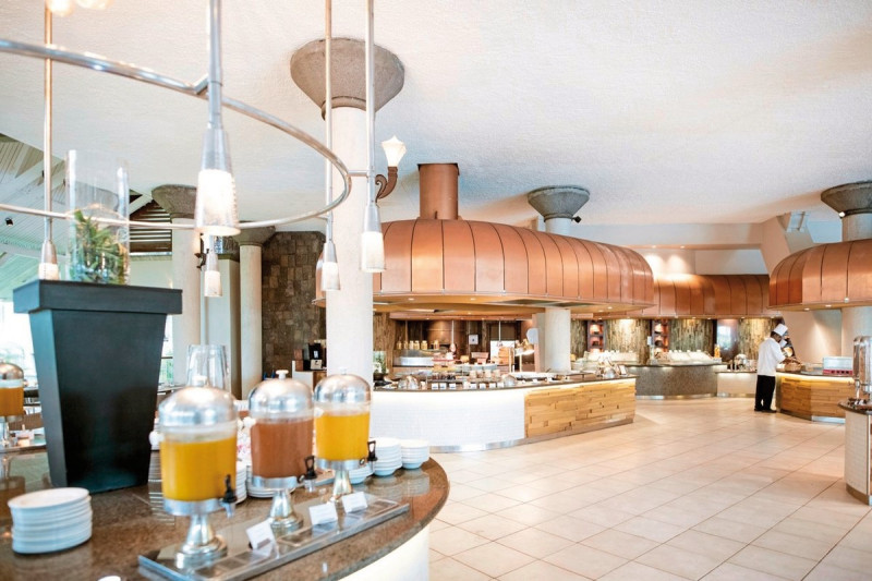 Victoria Beachcomber Resort & Spa