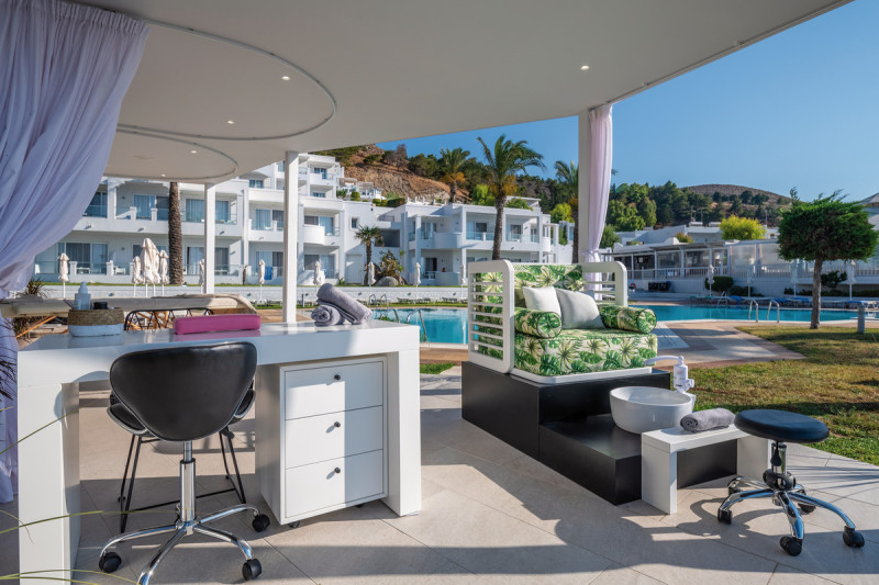 Dimitra Beach Hotel & Suites