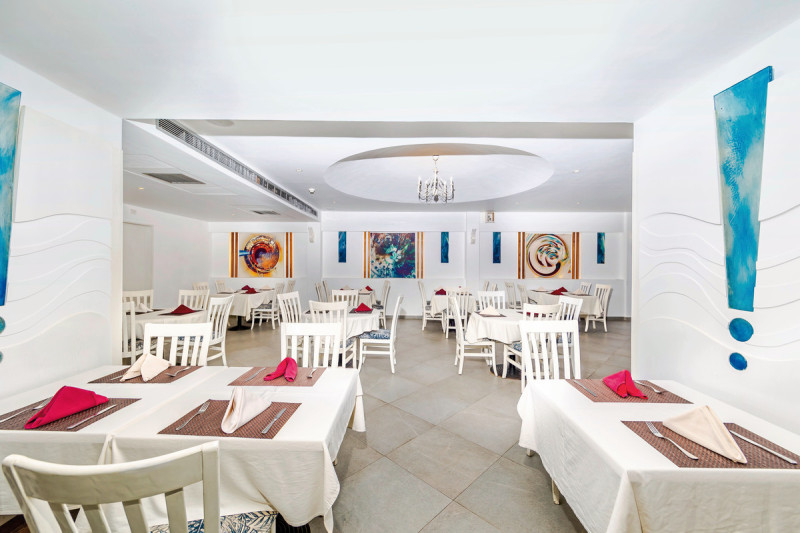 Flamenco Beach & Resort