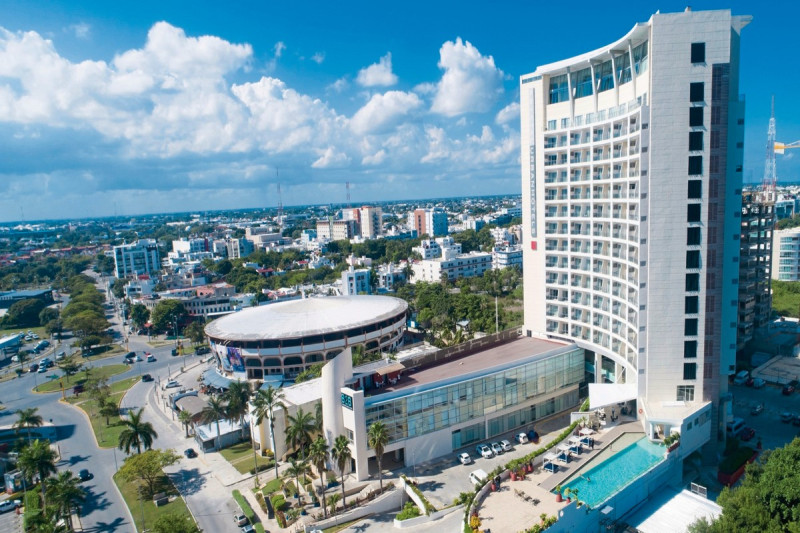 Krystal Urban Cancun