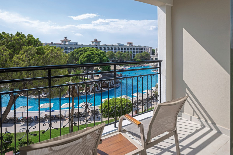 Wbsp. DZ Deluxe teilweise Poolblick Meerblick