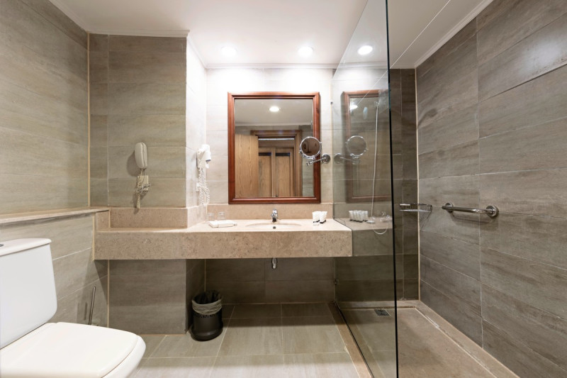 Beispiel Bad Doppelzimmer Premium Poolblick