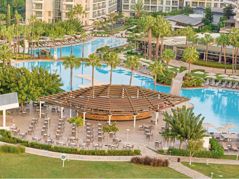 Lara Barut Collection