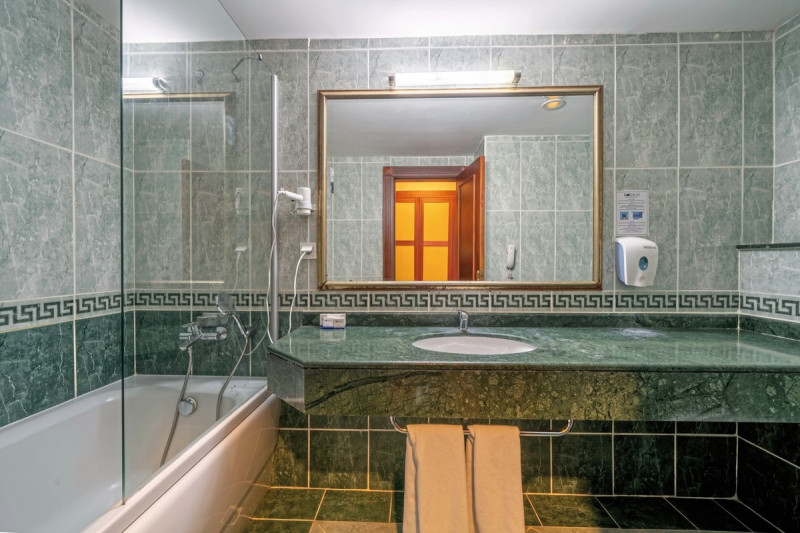 Beispiel Bad Familienzimmer Hotel