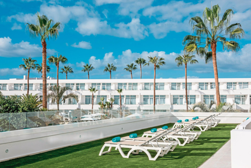 Wohnbeispiel Doppelzimmer Poolblick Premium Terrasse