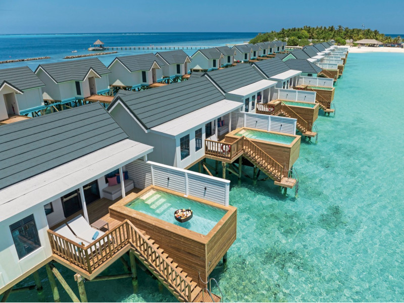 Wohnbeispiel Sunrise Water Villa with Pool