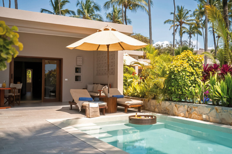 Beispiel Sea Front Beach Villa with Pool