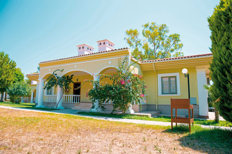 Geb&auml;ude Gro&szlig;es Doppelzimmer Club Etagenbett