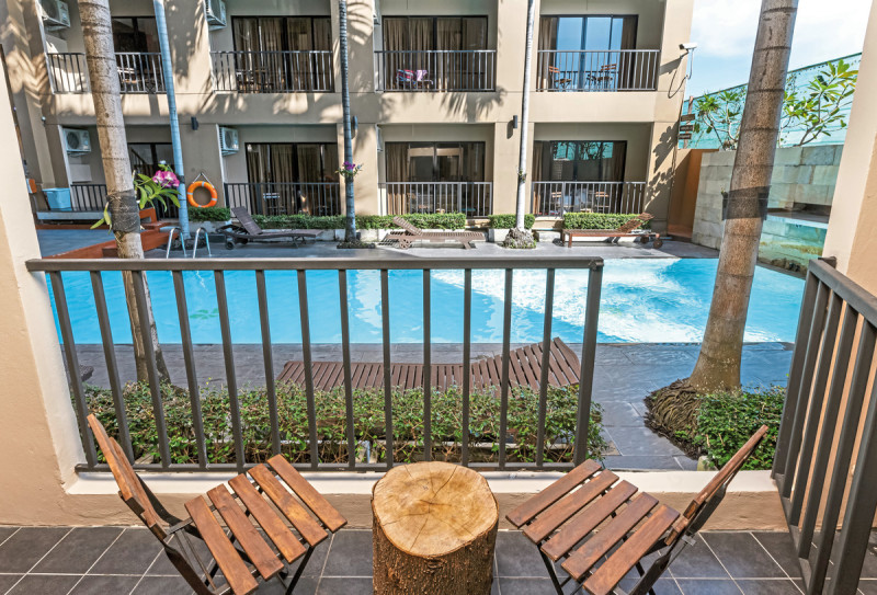 Balkonbeispiel Deluxe Pool Access