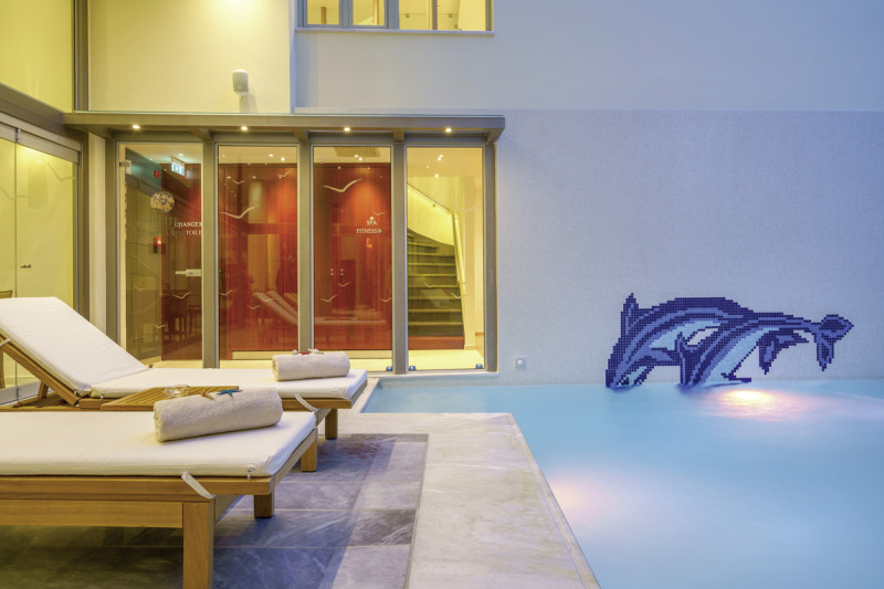 Kyma Suites Beach Hotel
