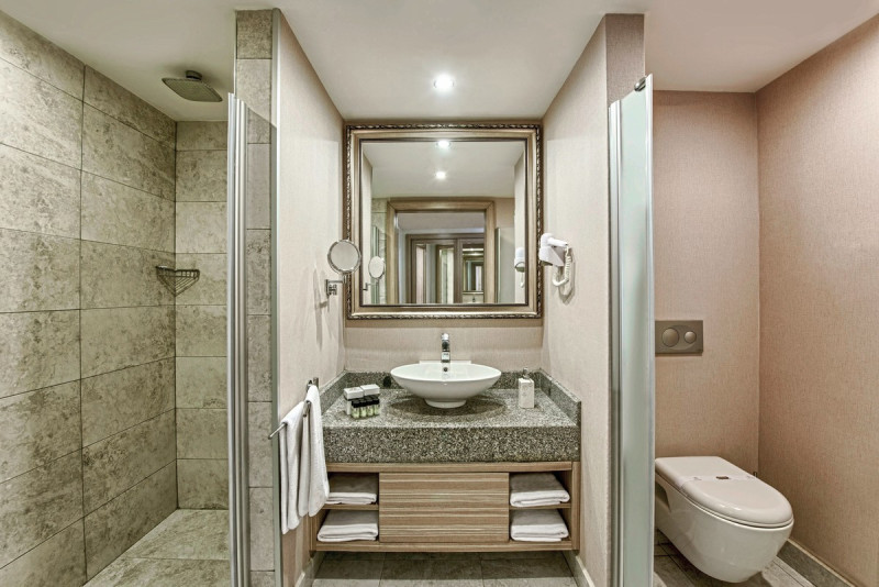 Beispiel Bad Familienzimmer seitl. Meerblick