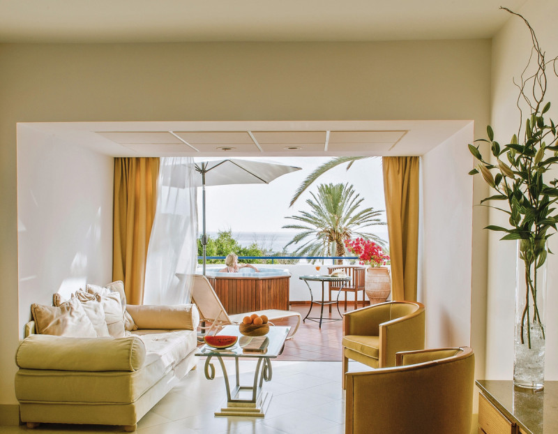 Wohnbeispiel Juniorsuite Meerblick mit Au&szlig;en-Whirlpool