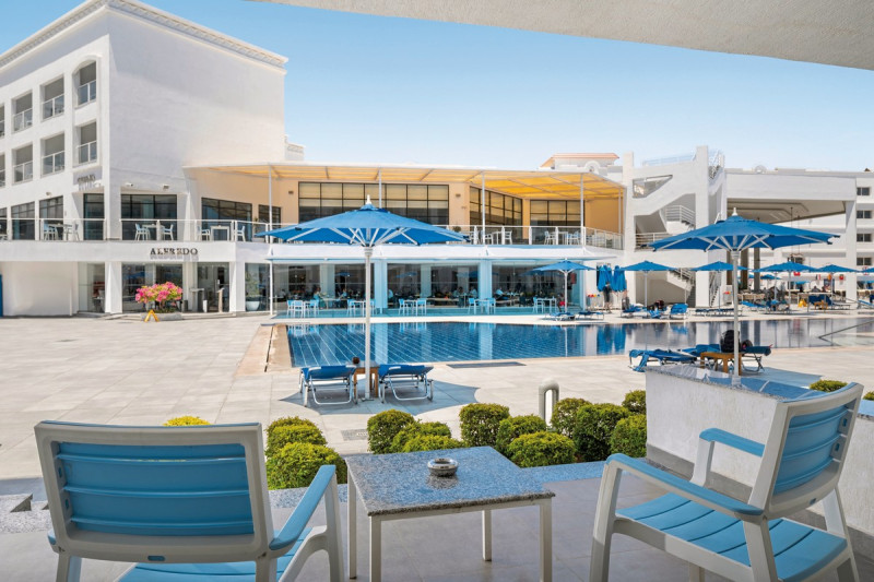 Wohnbeispiel Doppelzimmer Deluxe Poolblick