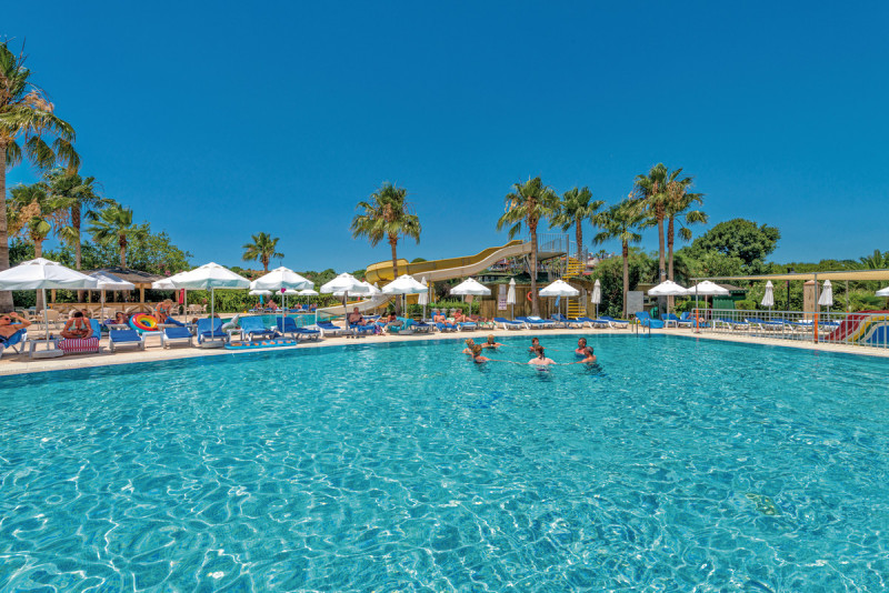 Royal Atlantis Beach