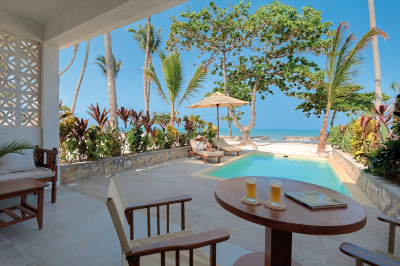 Beispiel Terrasse Sea Front Beach Villa with Pool