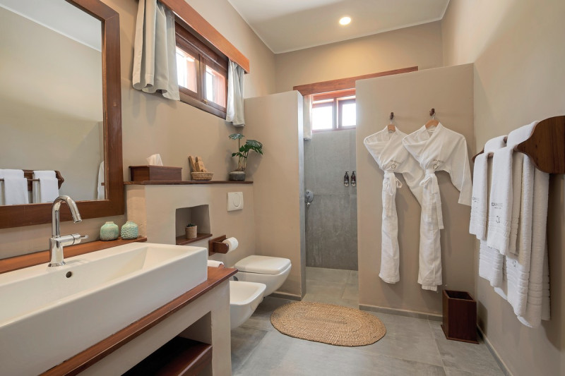 Beispiel Bad Sea Front Beach Villa with Pool