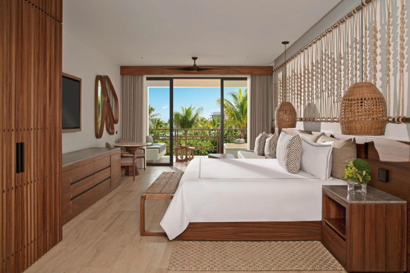 Preferred Club Junior Suite Tropical View