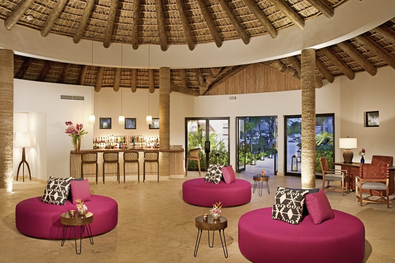 Preferred Club Lounge