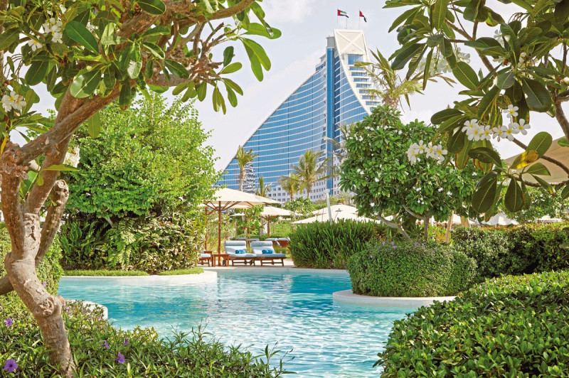 Jumeirah Beach Hotel ●●●●●○