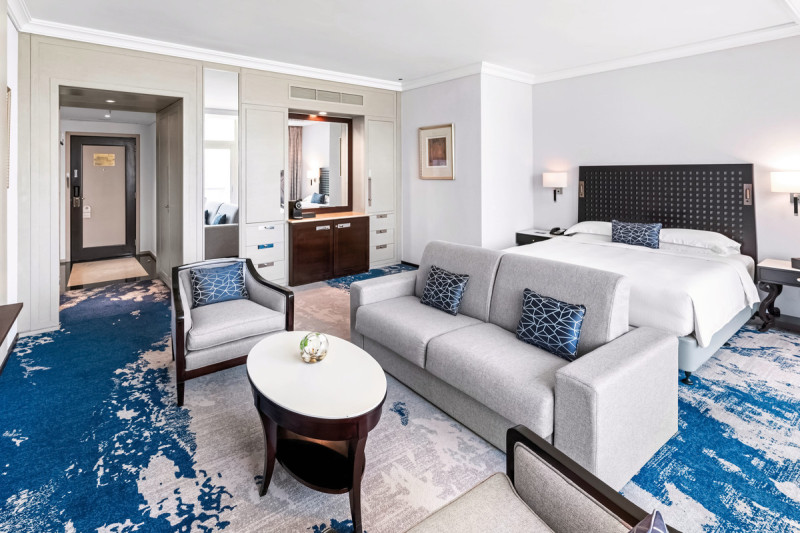 Wohnbeispiel Sea View Family Room with Balcony and Sofabed