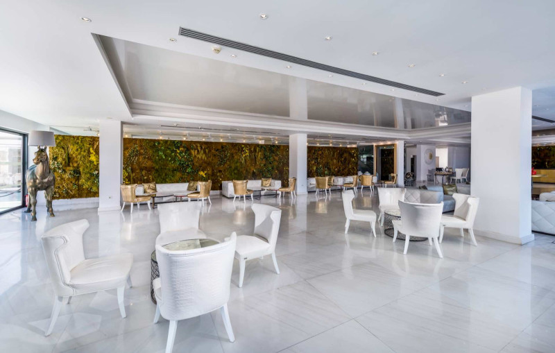 Diamond Deluxe Hotel