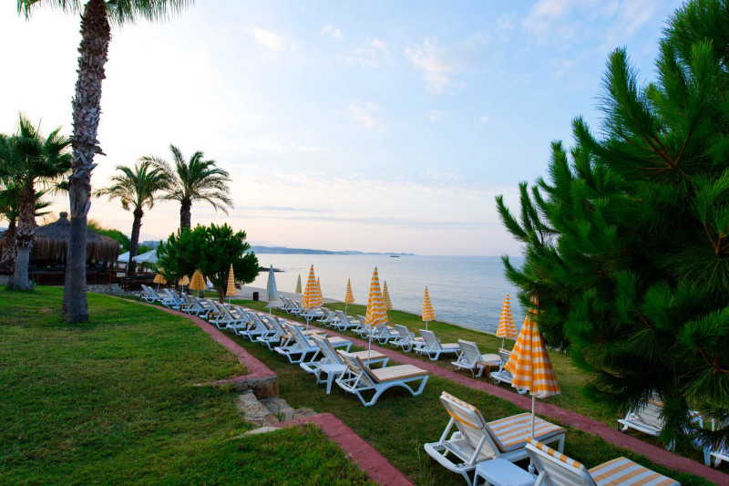 Oz Hotels Incekum Beach Resort