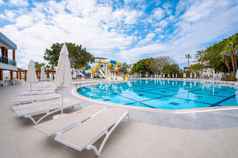 Mira Meridia Beach Resort Hotel