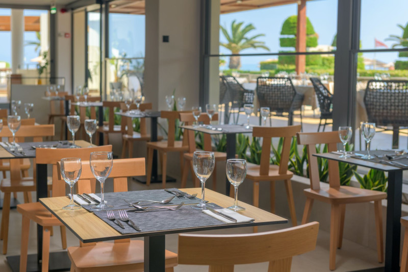 The Ixian Grand & All Suites