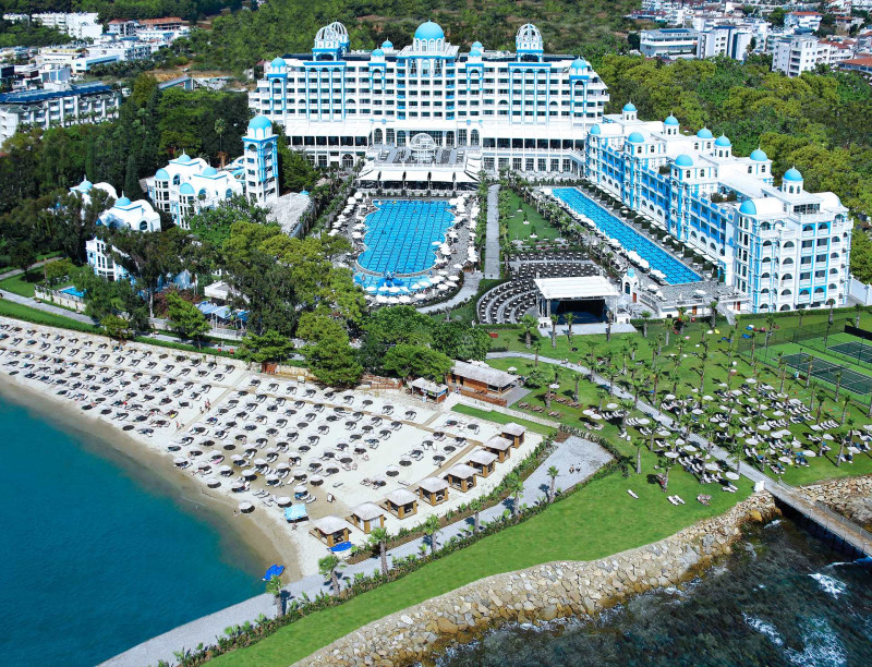 Rubi Platinum Spa Resort & Suites