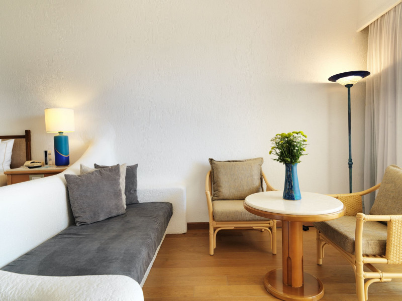 Coral Beach Hotel & Resort