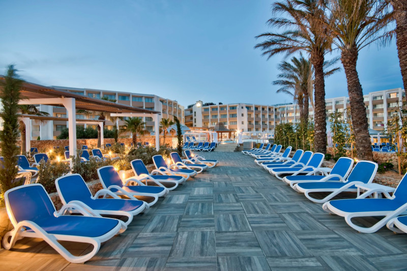 db Seabank Resort & Spa
