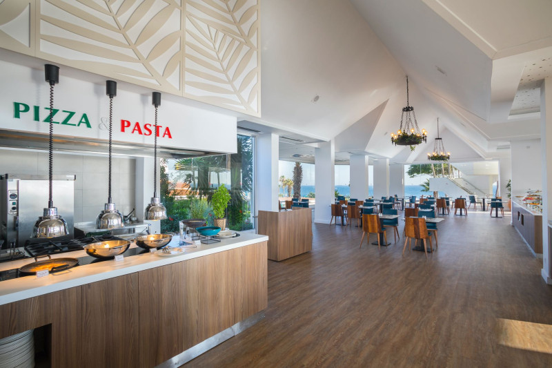 Leonardo Plaza Cypria Maris Beach Hotel & Spa